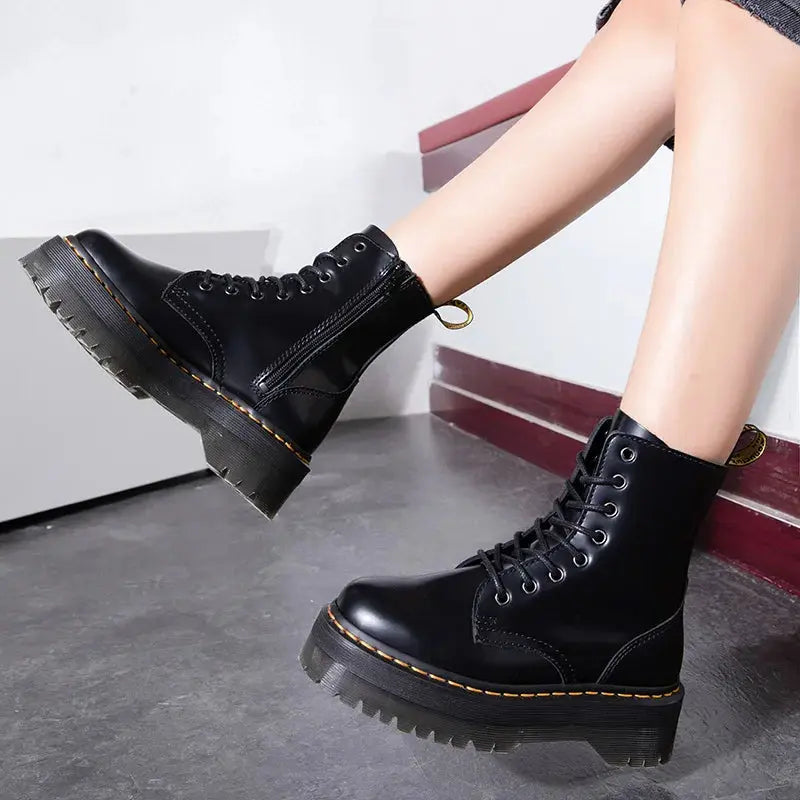 Stylish Platform Boots with Chunky Sole – Comfortable Urban Footwear for All-Day Wear 4